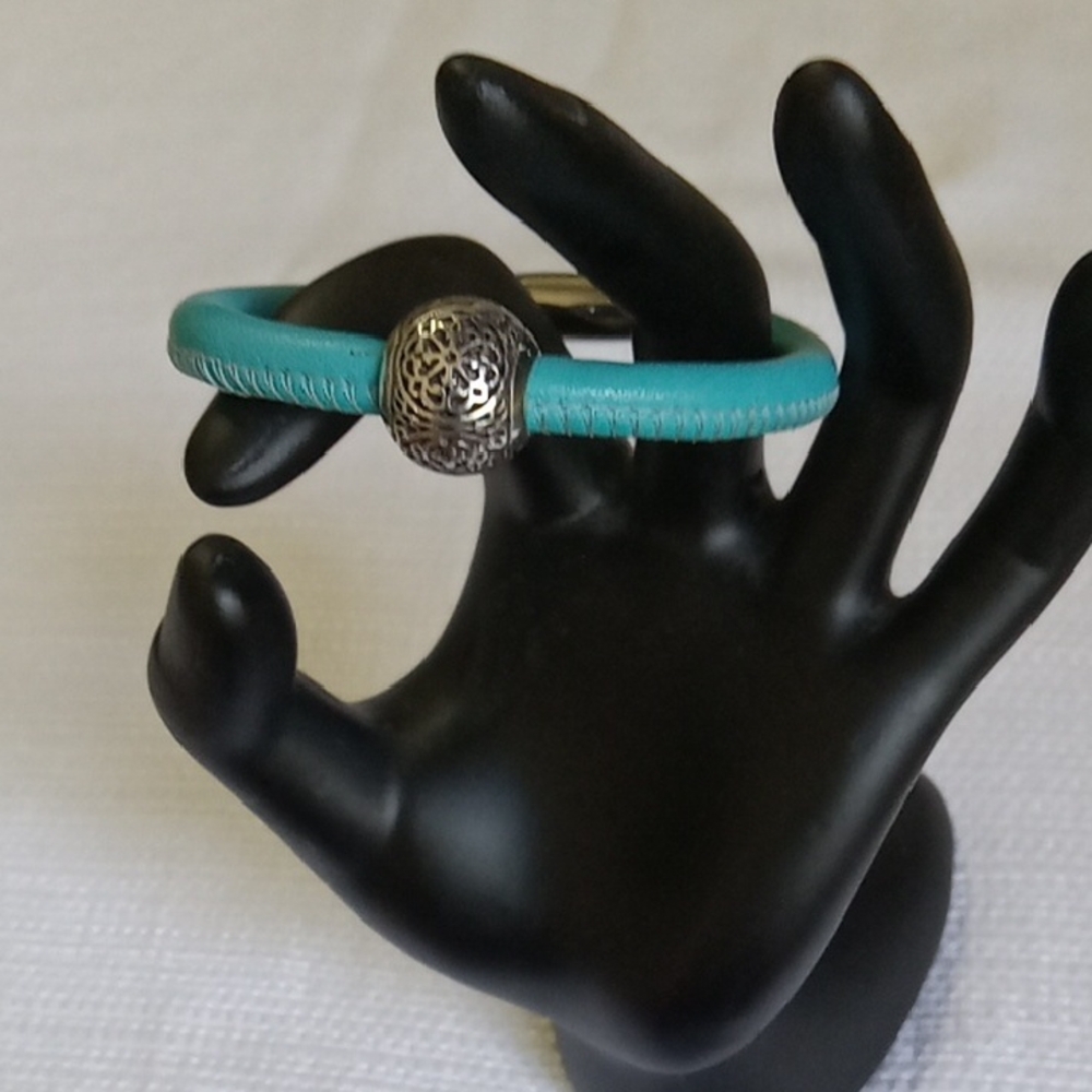 Silver Accent Turquoise Bracelet With One Etched Bead